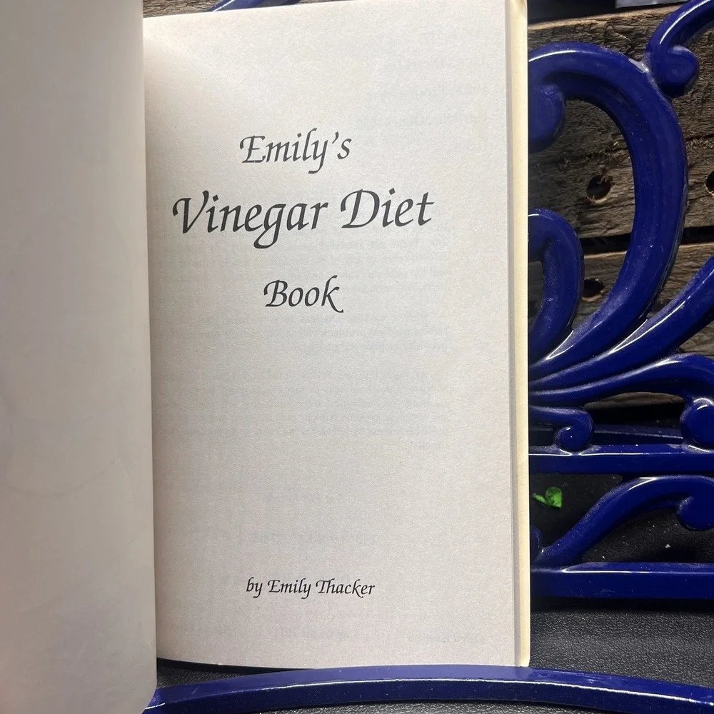 Emily's Vinegar Diet Book - Paperback By Thacker, Emily